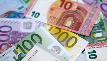 dollarin-12-qvqusta-olan-resmi-mezennesi